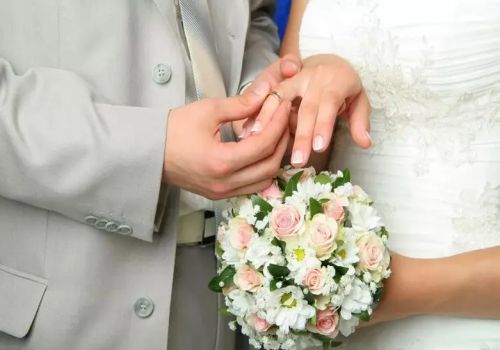 绍兴侦探事务所：夫妻离婚房子和债务怎么分